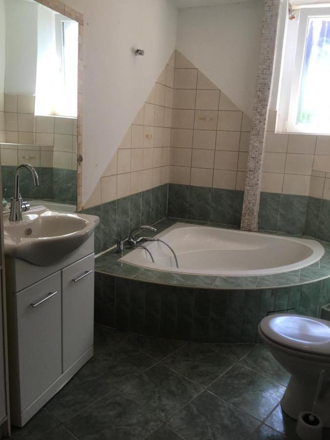 Zimmer Im Dachgeschoss Kaiserslautern Extérieur photo