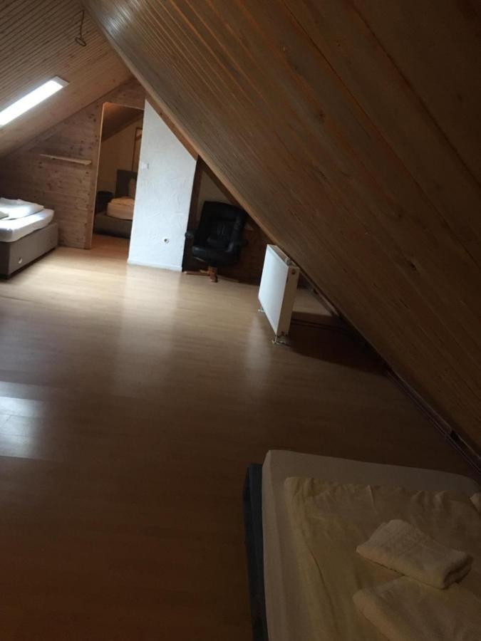 Zimmer Im Dachgeschoss Kaiserslautern Extérieur photo